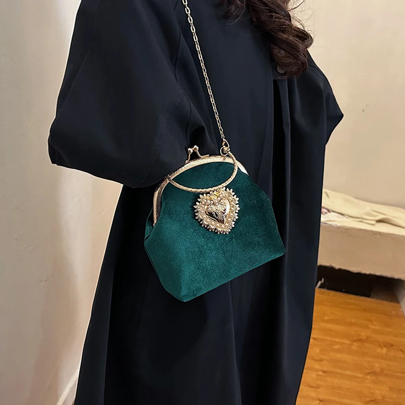 Chains Velvet Frame Heart Dinn - Women Bags Sale 评论和价格