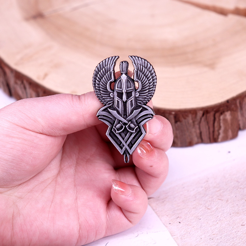 1pcs Knight Helmet Wing Brooch - Women'S Retro Bags 评论和价格